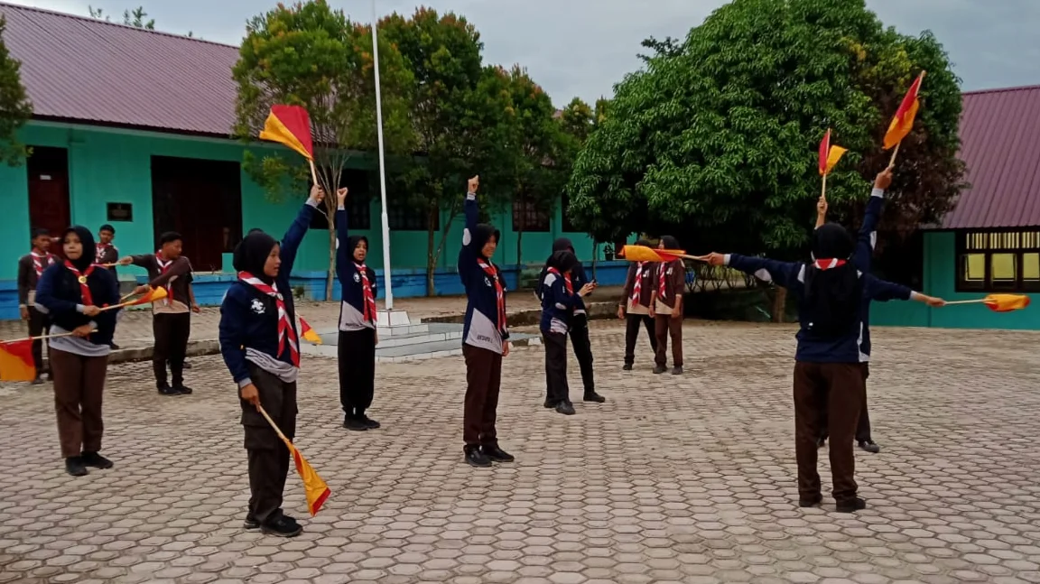 SMAN 1 Indra Makmu Gelar Kegiatan untuk Meningkatkan Kemampuan Smapur Anggota Pramuka