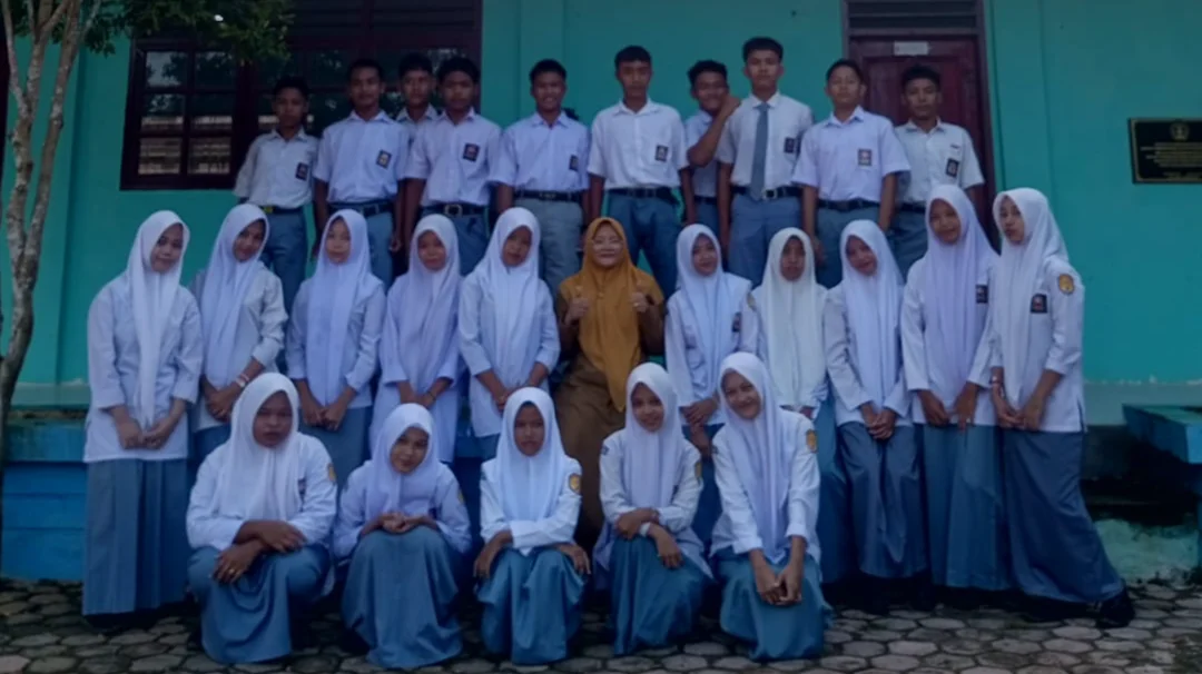 SEMANGAT JUANG TEUKU UMAR JIWAI KELAS X1 DALAM UPACARA BENDERA PEKAN INI